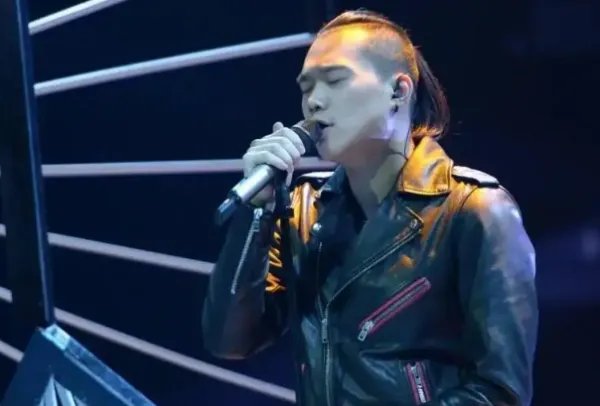 耿斯汉为什么会被称为“摇滚骑士”?他的音乐有什么特点?