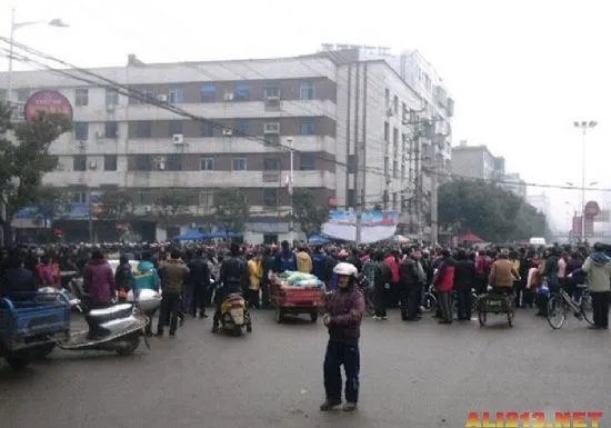 富士康江西千名工人上街游行 发生什么事了?