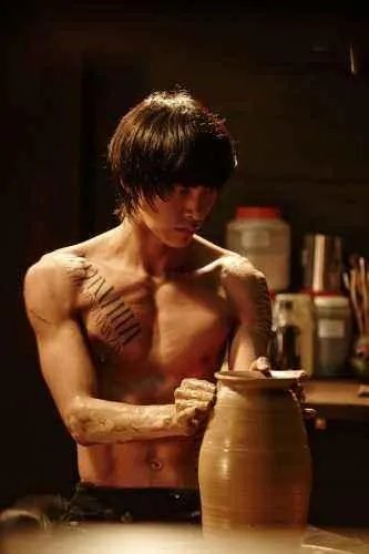 如何评价李民基的演技?