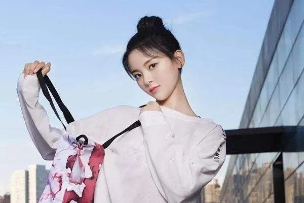 杨超越造句龙丹妮长得不行,和老板吵架第一名是怎么回事?