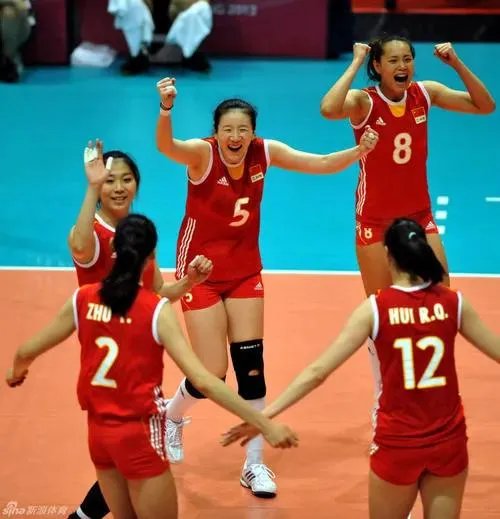今晚女排3:0战胜俄罗斯,朱婷和李盈盈谁发挥的更好?