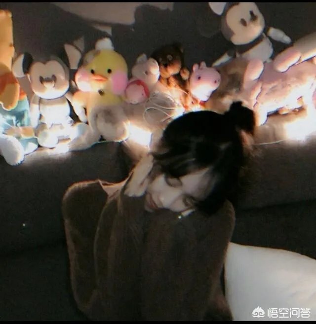 有没有这个图片的情侣头像呀?