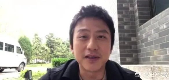你怎么看邓超坐在墙角给跑男录制视频?