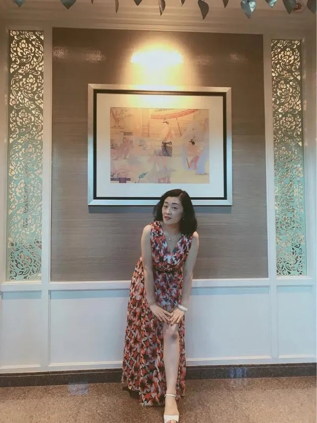 大家能否推荐下适合职场女性的服装品牌?穿上走路带风那种?