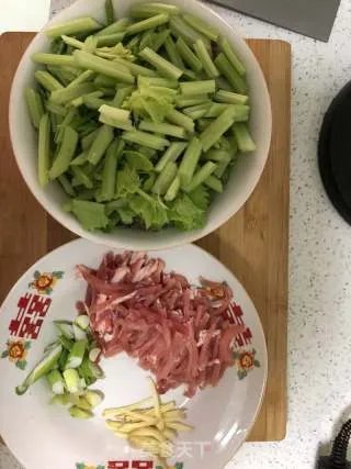 芹菜炒肉丝