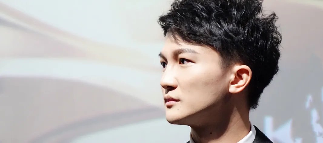 周深为保护嗓子，不吃土豆丝、米饭剪掉两头尖，和郭德纲有啥关系？