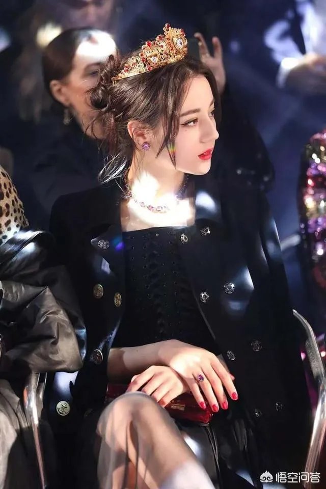 如何评价迪丽热巴？网上公布的迪丽热巴的年龄是不是真的呢？