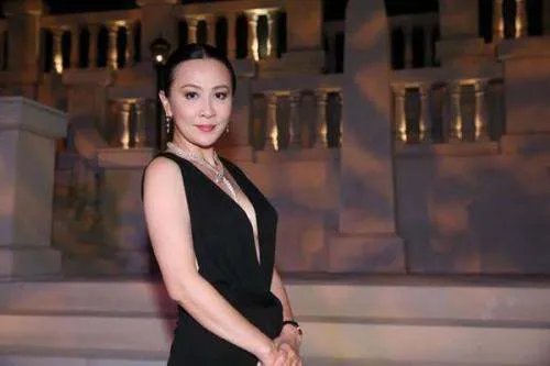刘嘉玲双马尾造型遭吐槽,在敬业和形象之中,你会怎么选择?