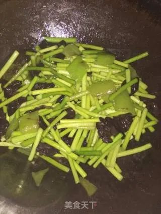 蒜苔炒木耳