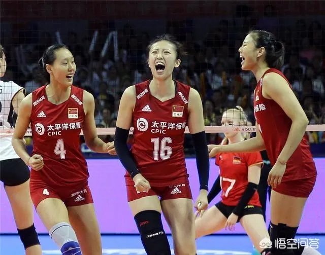 北仑站女排最后一战,大美女姚笛在场下捂嘴偷笑,朱婷还手舞足蹈的发生了什么?