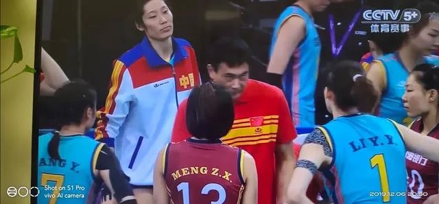一传不稳、进攻乏力,恒大女排不敌伊萨无缘四强。你怎么看?
