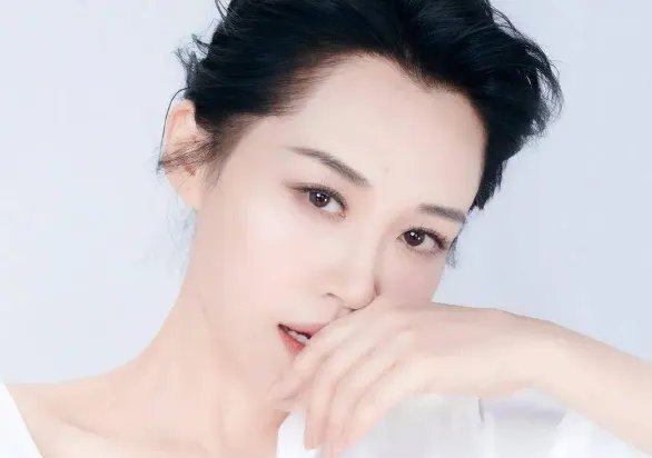53岁许晴新片被换脸,出演的角色遭全面除名,究竟发生了什么?