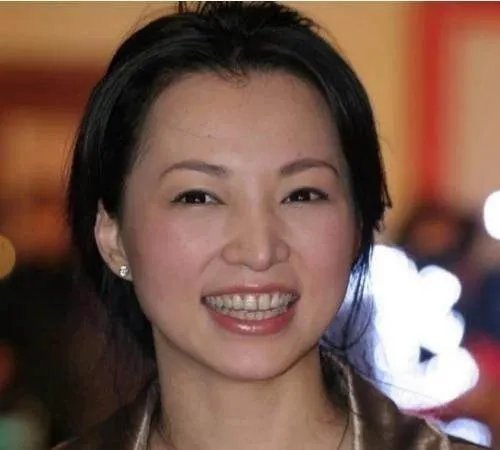 如何评价董卿的长相？