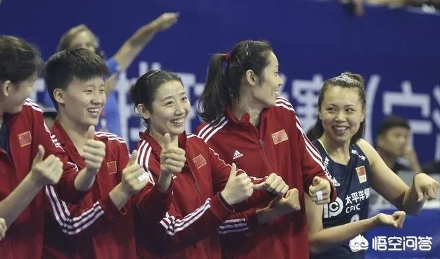 北仑站女排最后一战,大美女姚笛在场下捂嘴偷笑,朱婷还手舞足蹈的发生了什么?