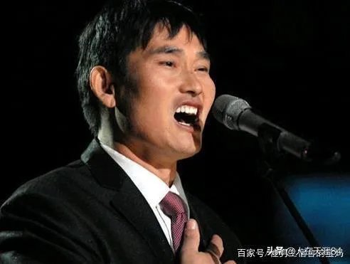 大衣哥家门被踹上热搜,如何看待大衣哥村子里的人?