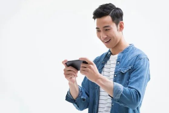 河北00后长期玩手机致颈椎变形,经常玩手机还有哪些危害?
