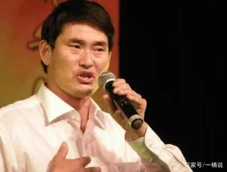 大衣哥朱之文是怎样出名的？出名后为何一直没离开村子？