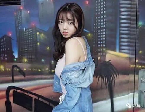 王中磊闺女晒长腿照,娱乐圈大佬们的千金都长什么样?