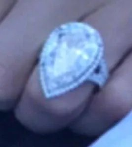 名媛希尔顿接受男友求婚了吗?