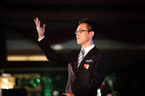 婚礼司仪培训流程 婚礼主持人前景如何
