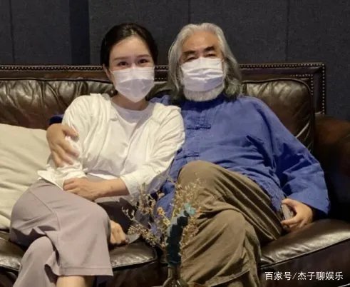 杜星霖被张纪中霸气搂怀,相差31岁被宠公主,她真的幸福吗?