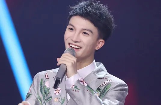 周深为保护嗓子，不吃土豆丝、米饭剪掉两头尖，和郭德纲有啥关系？